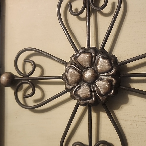 Rustic Cross Decor - Picture 4 of 8